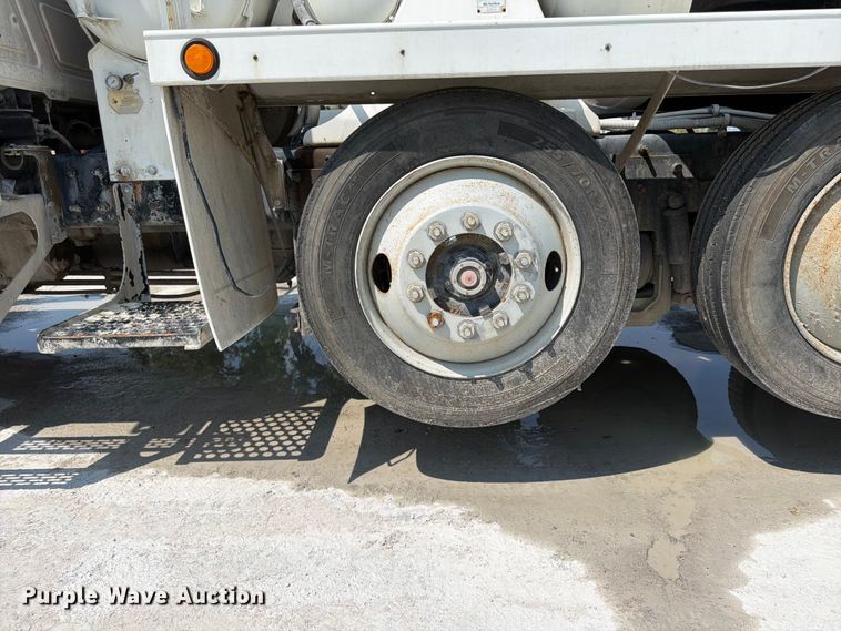 image for item DN6667 2006 Mack Granite CV713  ready mix truck