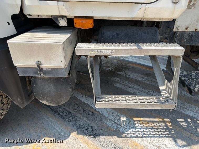 image for item DN6668 2006 Mack Granite CV713 ready mix truck