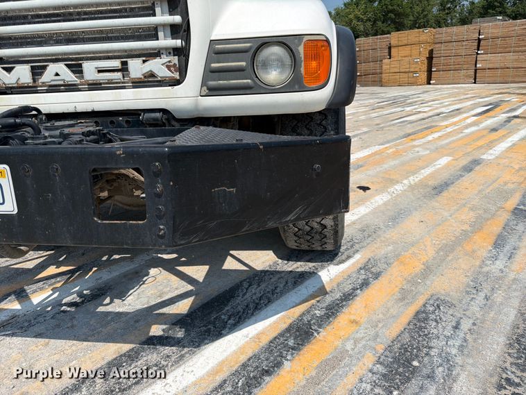 image for item DN6668 2006 Mack Granite CV713 ready mix truck