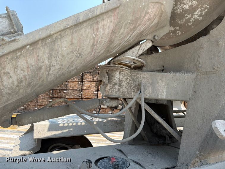 image for item DN6668 2006 Mack Granite CV713 ready mix truck