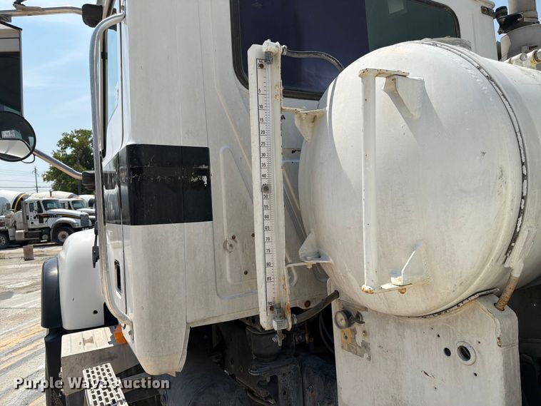 image for item DN6668 2006 Mack Granite CV713 ready mix truck