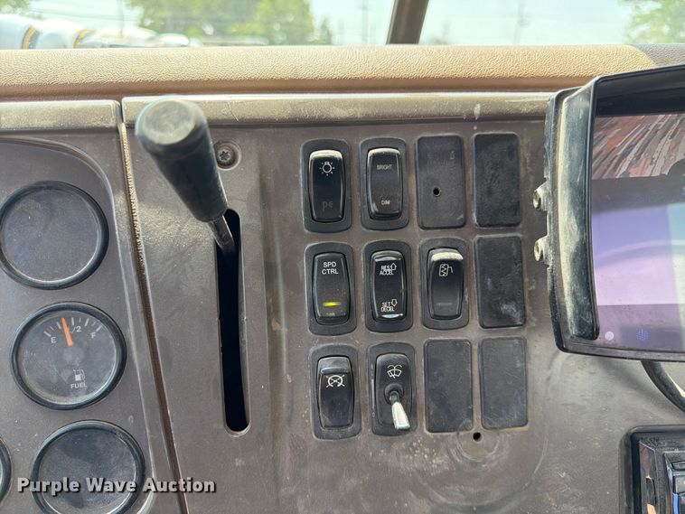 image for item DN6668 2006 Mack Granite CV713 ready mix truck