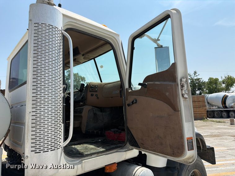 image for item DN6668 2006 Mack Granite CV713 ready mix truck