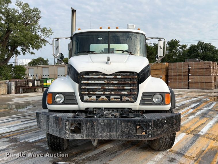 image for item DN6671 2004 Mack Granite CV713 ready mix truck