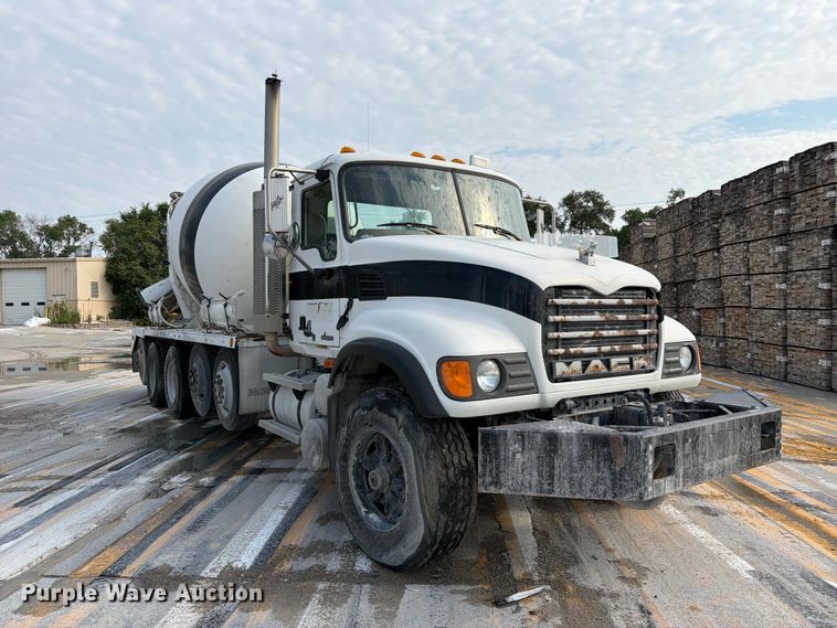 image for item DN6671 2004 Mack Granite CV713 ready mix truck
