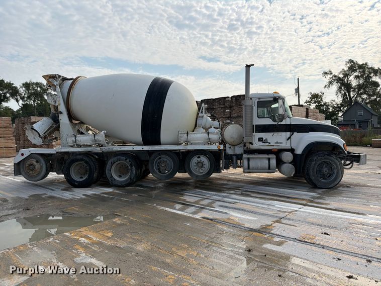 image for item DN6671 2004 Mack Granite CV713 ready mix truck