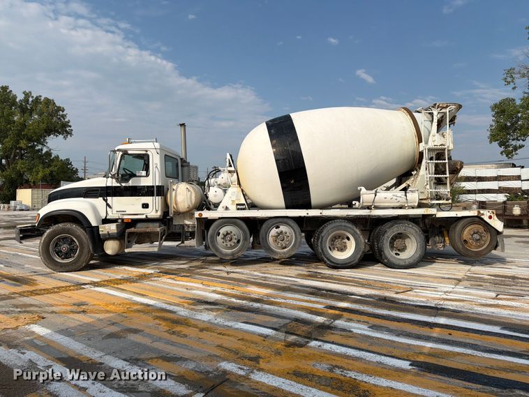 image for item DN6671 2004 Mack Granite CV713 ready mix truck