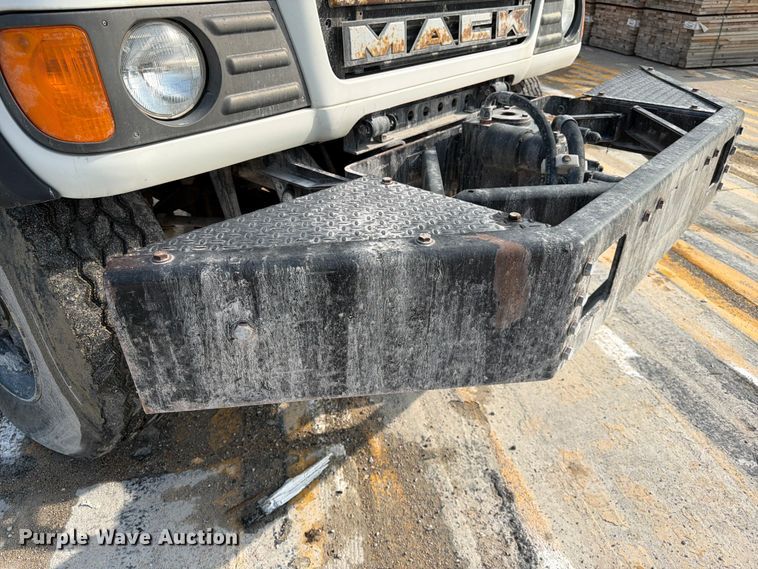 image for item DN6671 2004 Mack Granite CV713 ready mix truck