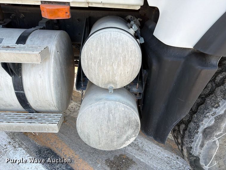 image for item DN6671 2004 Mack Granite CV713 ready mix truck