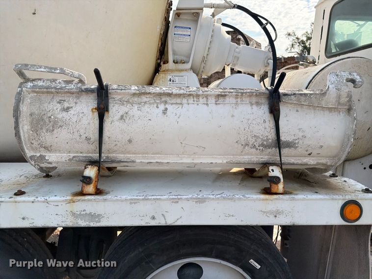 image for item DN6671 2004 Mack Granite CV713 ready mix truck