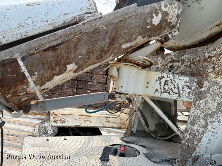 image for item DN6671 2004 Mack Granite CV713 ready mix truck
