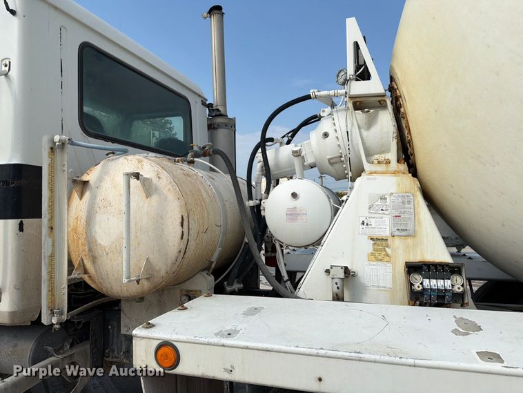 image for item DN6671 2004 Mack Granite CV713 ready mix truck