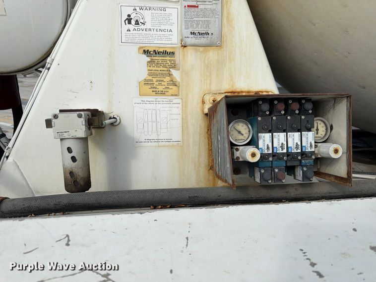 image for item DN6671 2004 Mack Granite CV713 ready mix truck