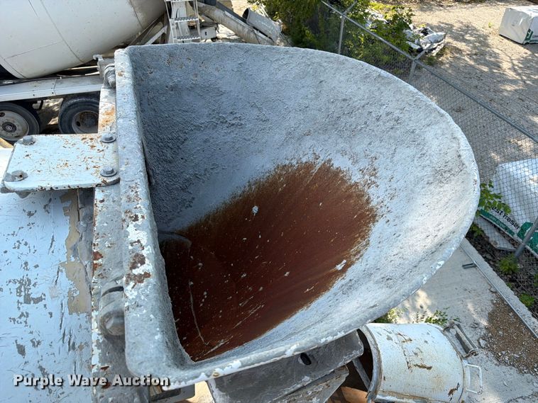 image for item DN6671 2004 Mack Granite CV713 ready mix truck