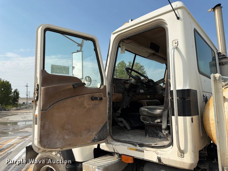 image for item DN6671 2004 Mack Granite CV713 ready mix truck