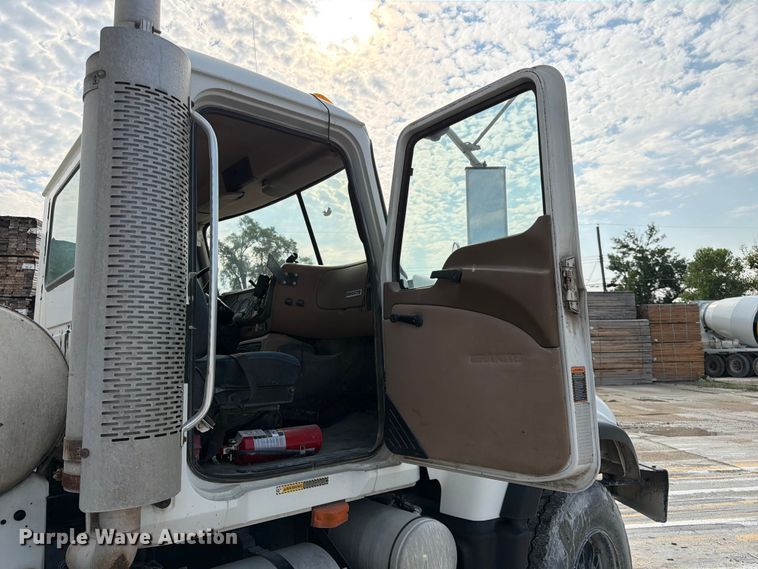 image for item DN6671 2004 Mack Granite CV713 ready mix truck