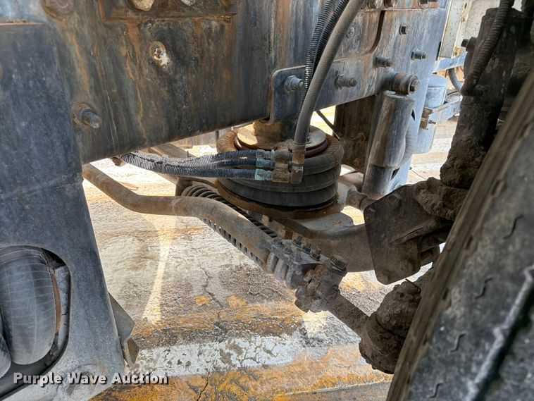 image for item DN6671 2004 Mack Granite CV713 ready mix truck