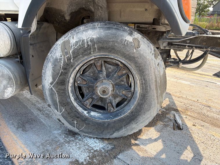 image for item DN6671 2004 Mack Granite CV713 ready mix truck