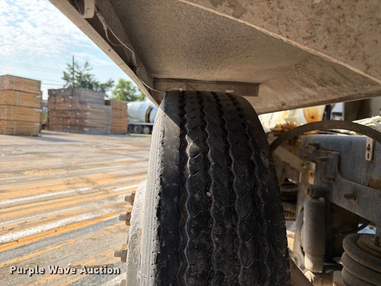 image for item DN6671 2004 Mack Granite CV713 ready mix truck