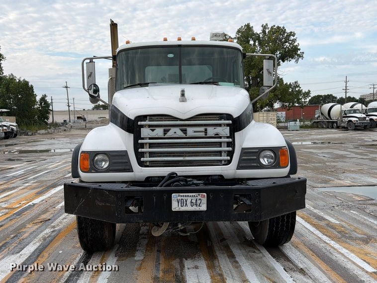 image for item DN6672 2006 Mack Granite CV713 ready mix truck