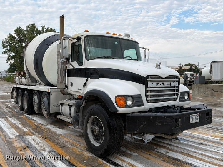 image for item DN6672 2006 Mack Granite CV713 ready mix truck