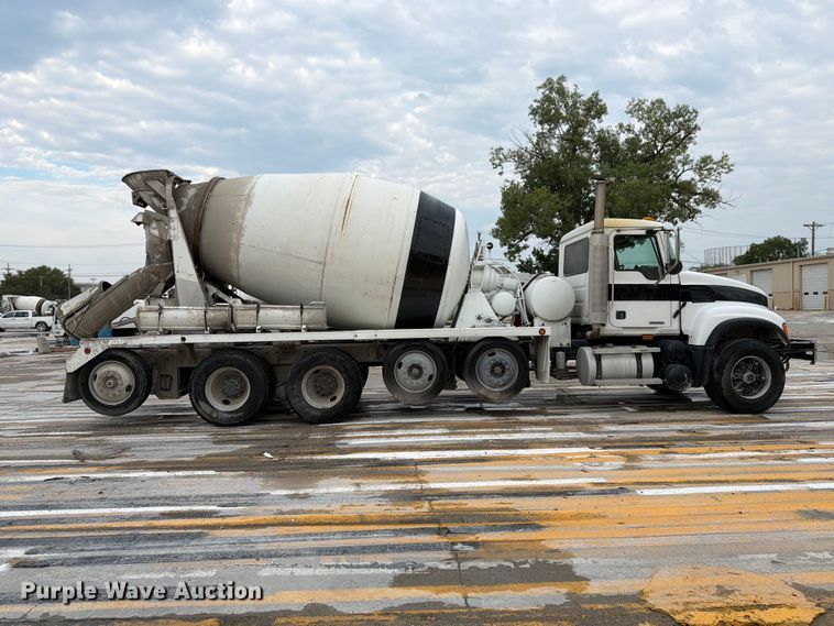 image for item DN6672 2006 Mack Granite CV713 ready mix truck