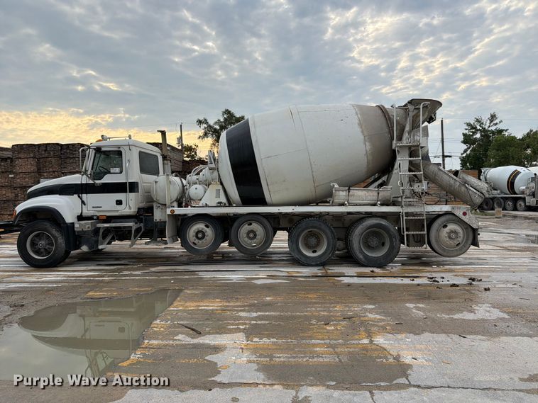 image for item DN6672 2006 Mack Granite CV713 ready mix truck