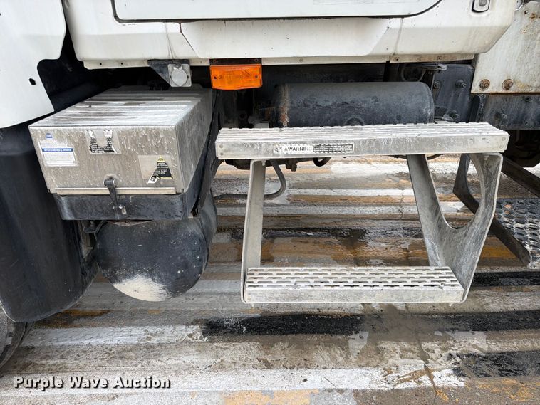 image for item DN6672 2006 Mack Granite CV713 ready mix truck