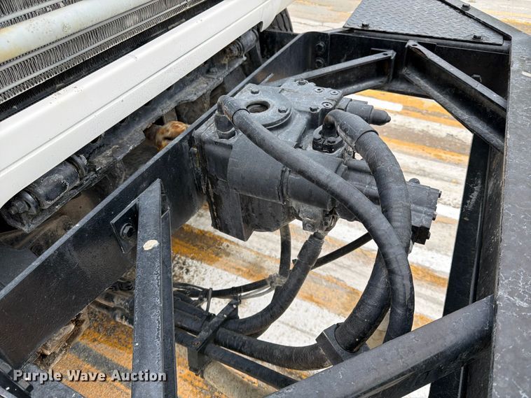 image for item DN6672 2006 Mack Granite CV713 ready mix truck