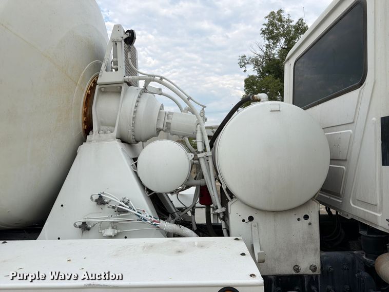 image for item DN6672 2006 Mack Granite CV713 ready mix truck