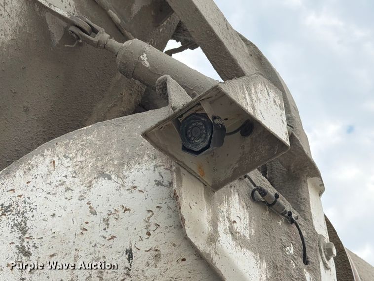 image for item DN6672 2006 Mack Granite CV713 ready mix truck