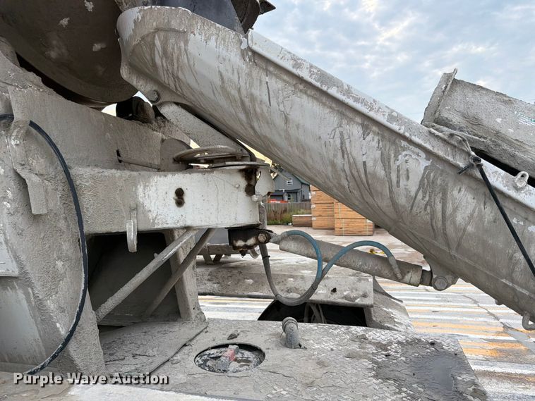 image for item DN6672 2006 Mack Granite CV713 ready mix truck