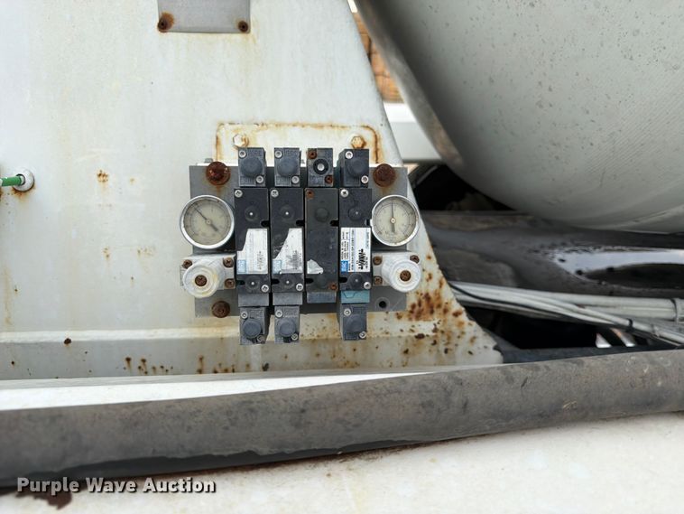 image for item DN6672 2006 Mack Granite CV713 ready mix truck