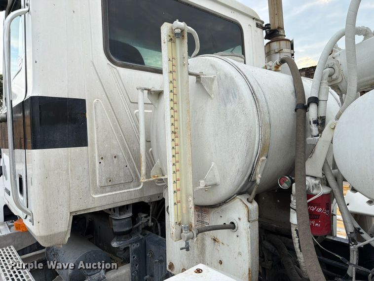 image for item DN6672 2006 Mack Granite CV713 ready mix truck
