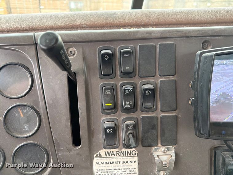 image for item DN6672 2006 Mack Granite CV713 ready mix truck