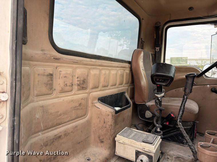 image for item DN6672 2006 Mack Granite CV713 ready mix truck