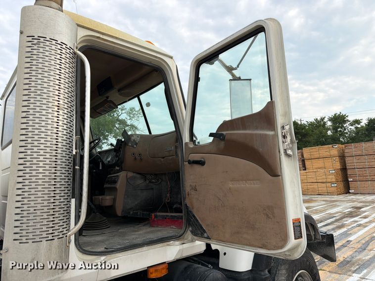 image for item DN6672 2006 Mack Granite CV713 ready mix truck