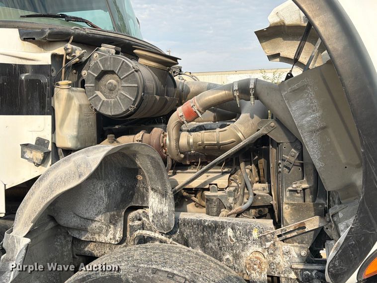 image for item DN6672 2006 Mack Granite CV713 ready mix truck