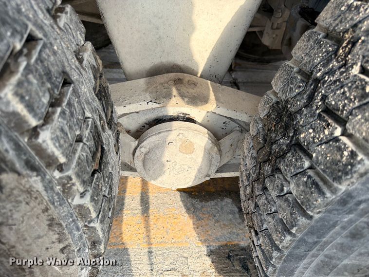 image for item DN6672 2006 Mack Granite CV713 ready mix truck