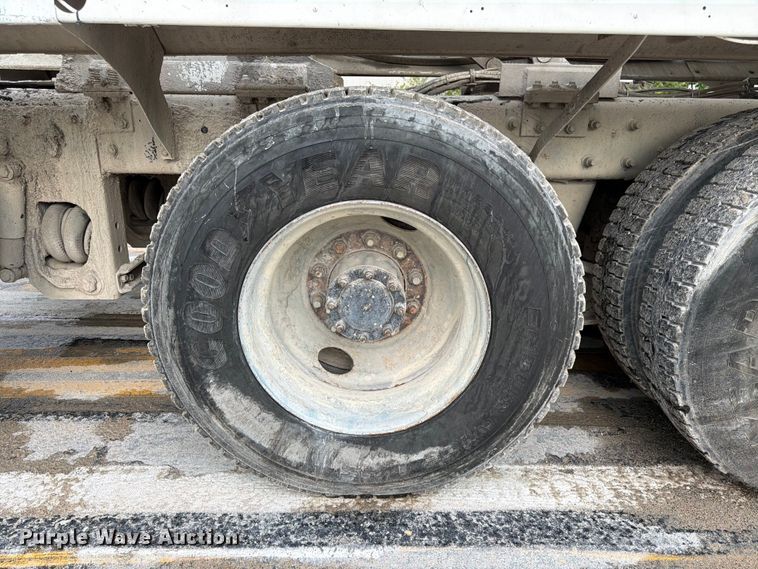 image for item DN6672 2006 Mack Granite CV713 ready mix truck