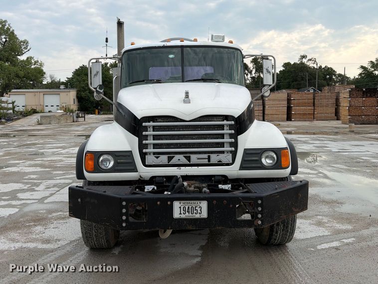 image for item DN6673 2004 Mack Granite CV713 ready mix truck