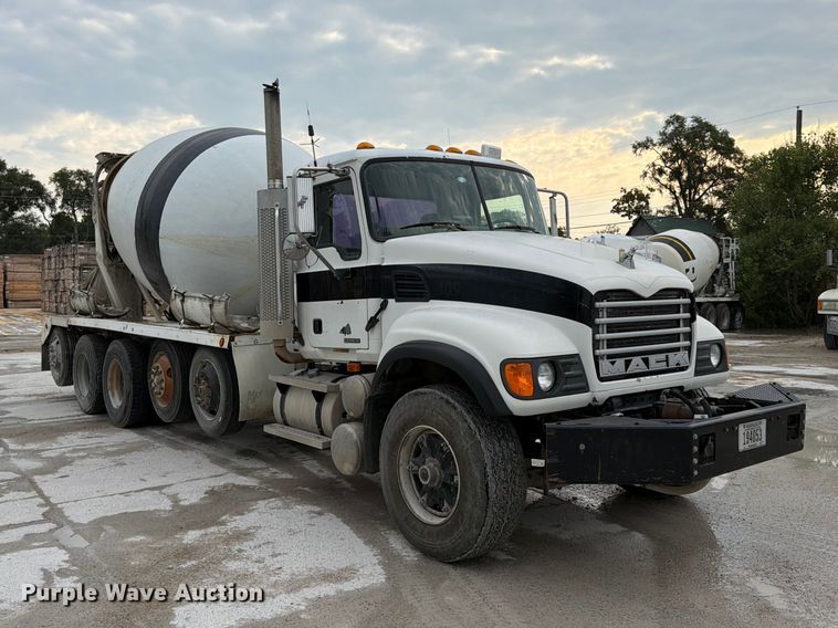 image for item DN6673 2004 Mack Granite CV713 ready mix truck