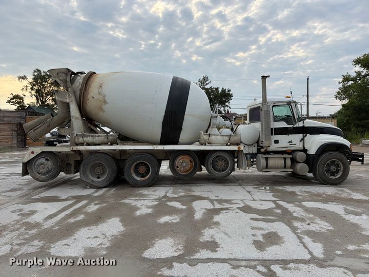 image for item DN6673 2004 Mack Granite CV713 ready mix truck