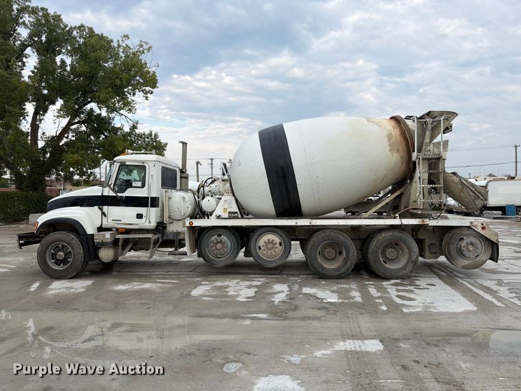 image for item DN6673 2004 Mack Granite CV713 ready mix truck