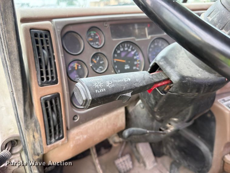 image for item DN6673 2004 Mack Granite CV713 ready mix truck