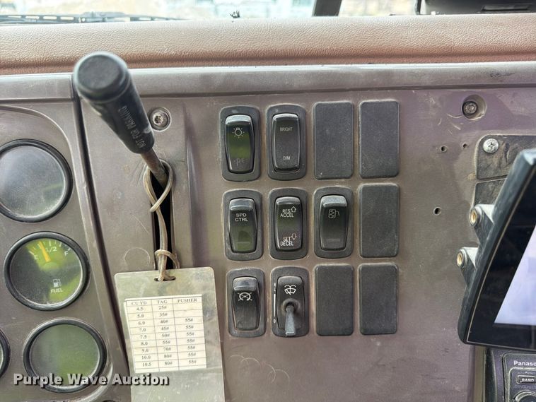 image for item DN6673 2004 Mack Granite CV713 ready mix truck