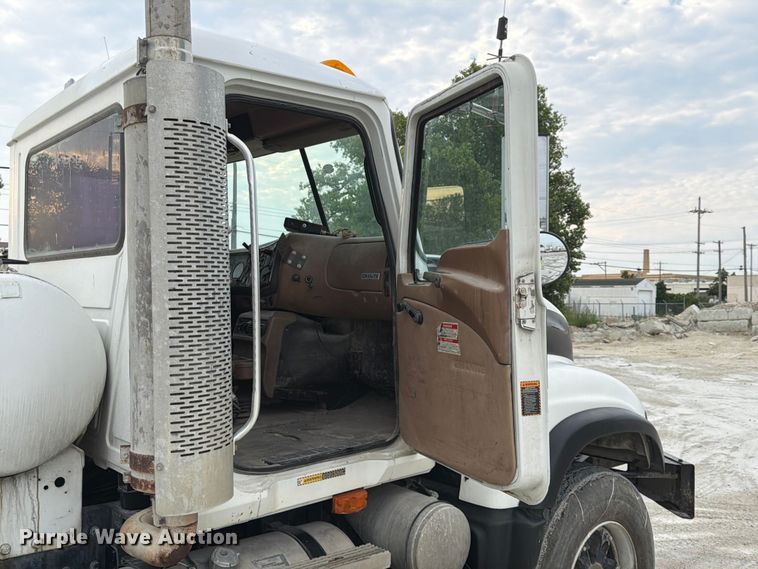 image for item DN6673 2004 Mack Granite CV713 ready mix truck