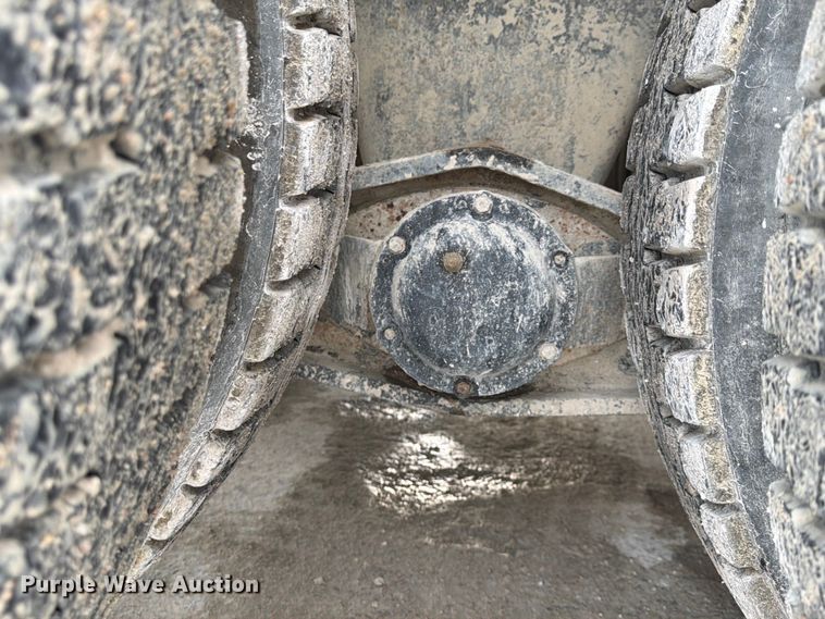 image for item DN6673 2004 Mack Granite CV713 ready mix truck