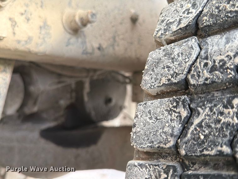 image for item DN6673 2004 Mack Granite CV713 ready mix truck