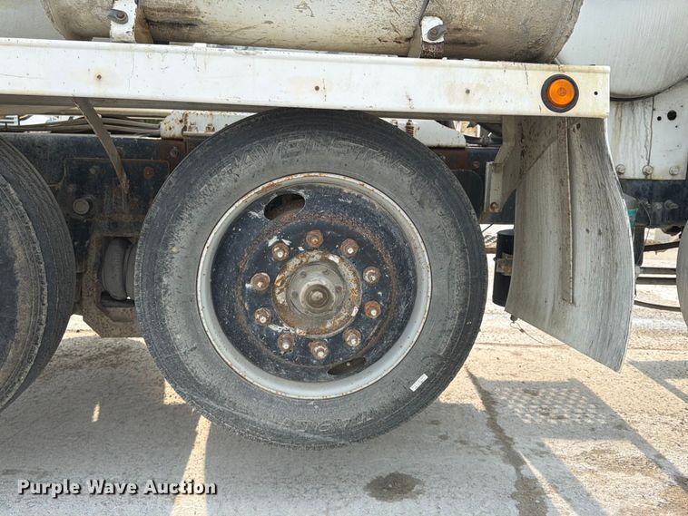 image for item DN6673 2004 Mack Granite CV713 ready mix truck